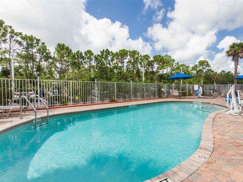Days Inn & Suites By Wyndham Fort Pierce I-95 Exterior foto