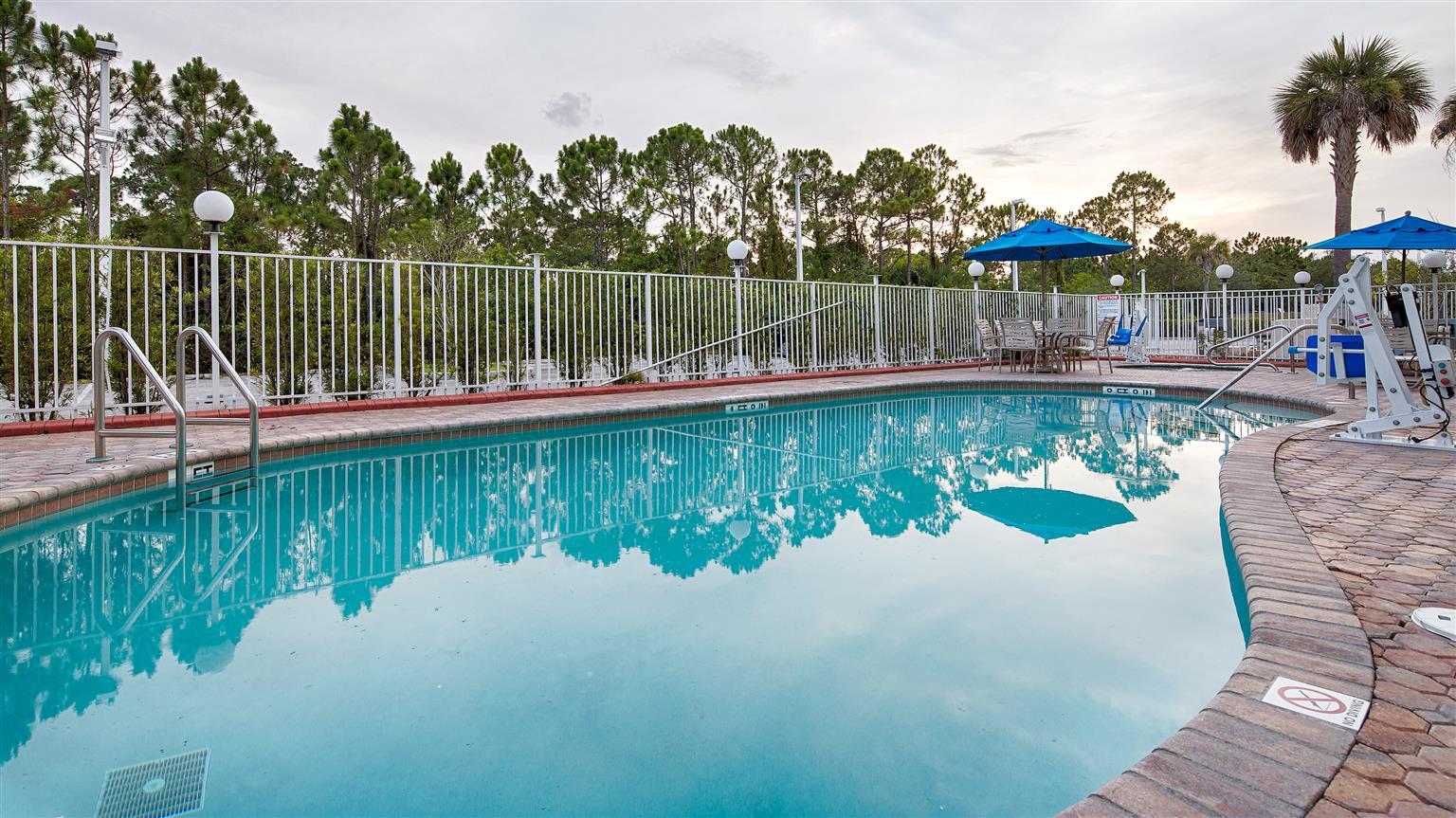 Days Inn & Suites By Wyndham Fort Pierce I-95 Exterior foto
