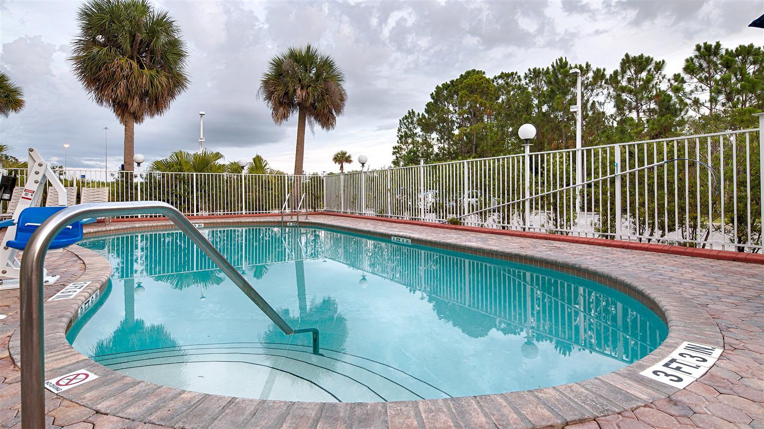 Days Inn & Suites By Wyndham Fort Pierce I-95 Exterior foto